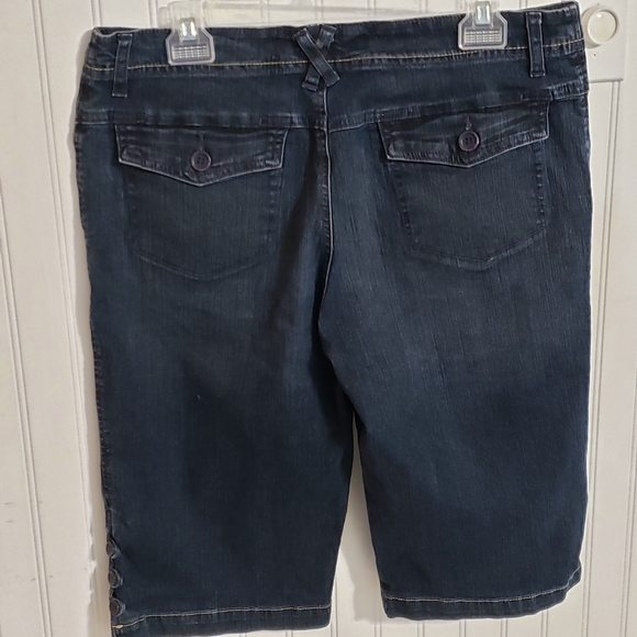 GLORIA VANDERBILT JEAN CAPRIS SIZE 12 - Picture 2 of 9